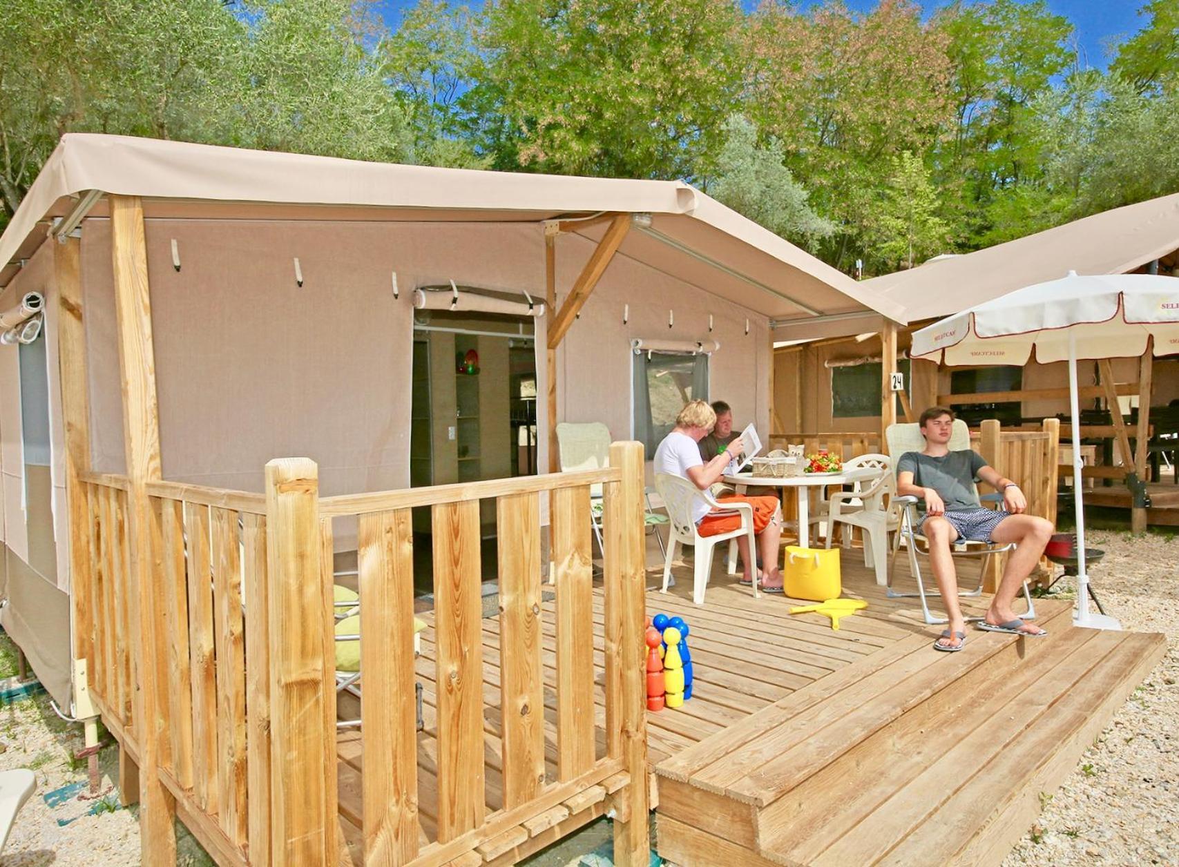 Barricata Holiday Village Скардовари Номер фото Campsite in France