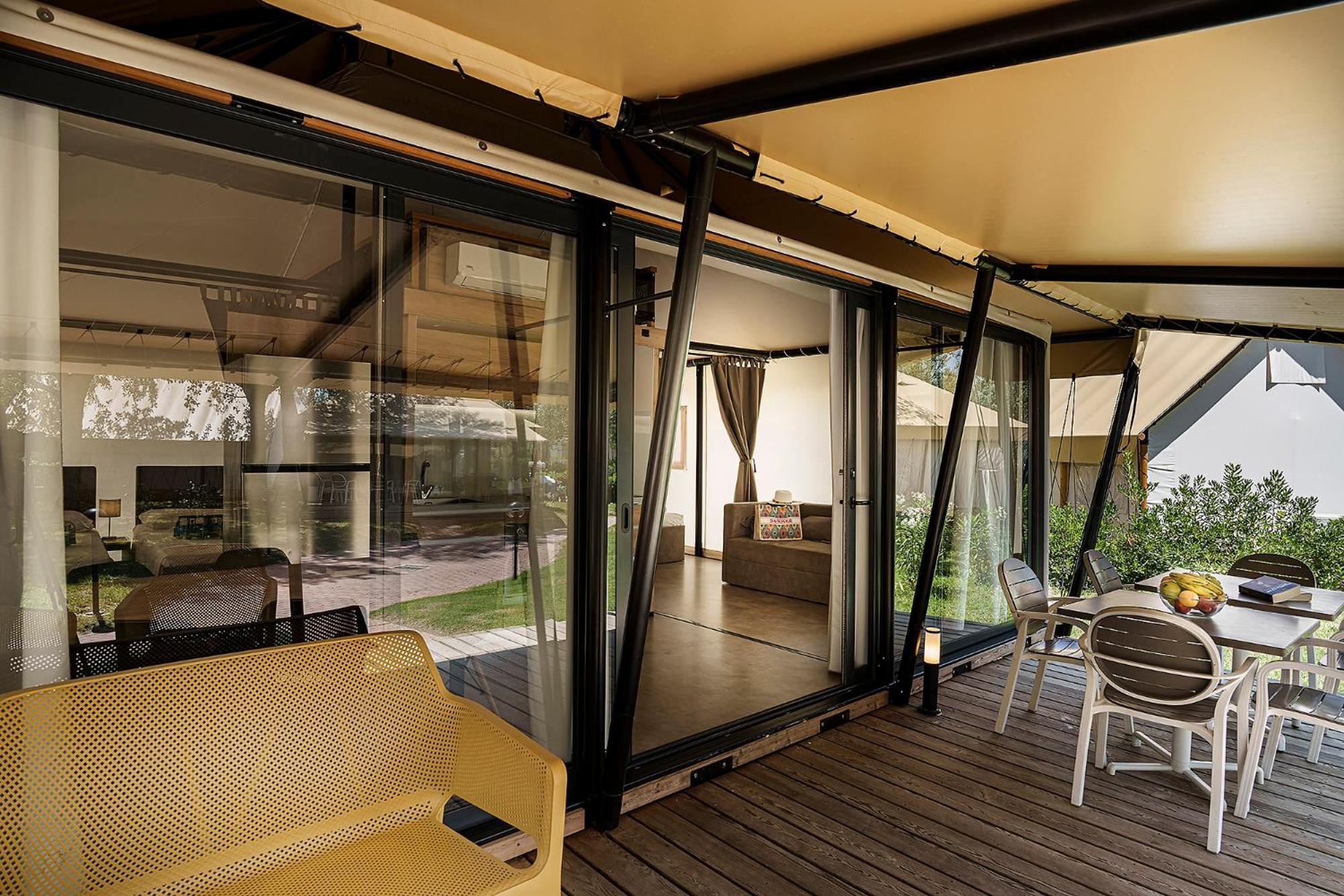 Barricata Holiday Village Скардовари Номер фото A retractable awning