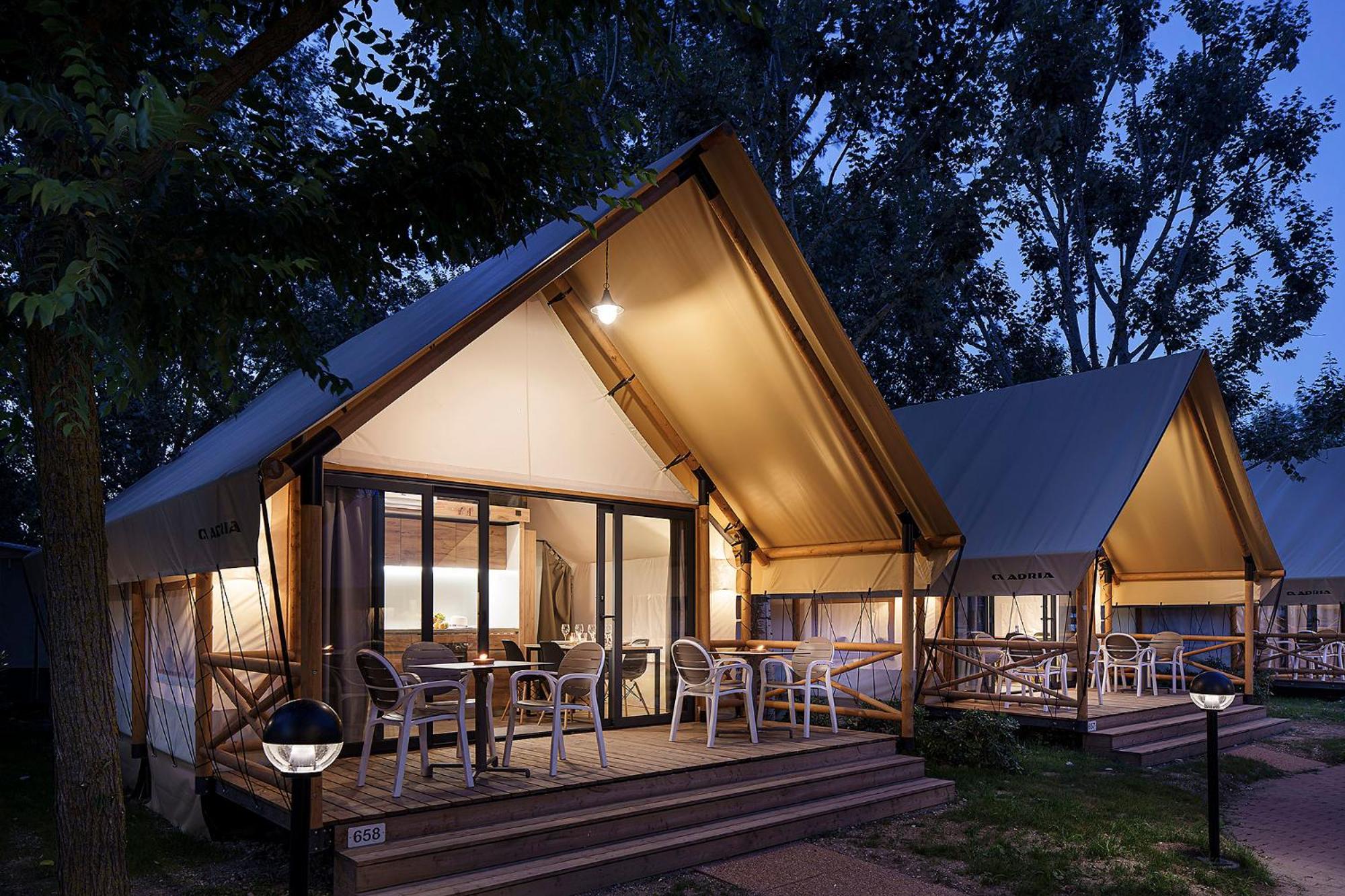 Barricata Holiday Village Скардовари Экстерьер фото A-frame tent