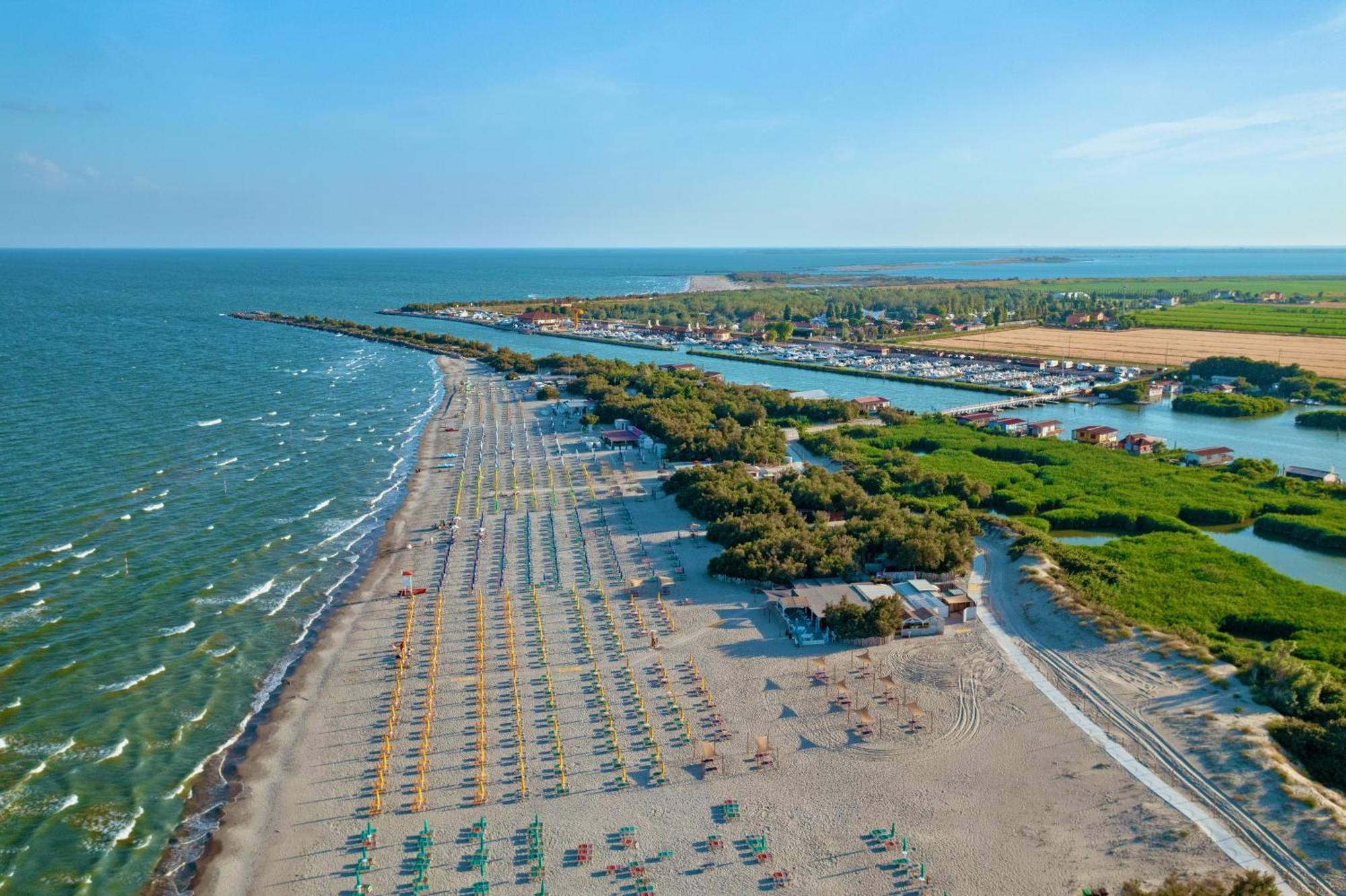 Barricata Holiday Village Скардовари Экстерьер фото Aerial view of the beach