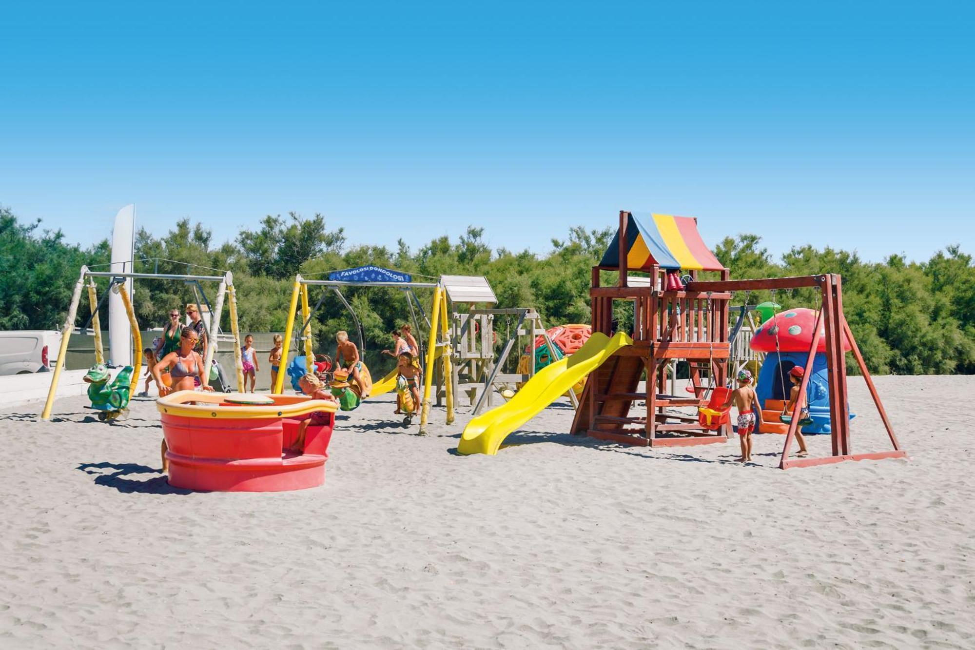 Barricata Holiday Village Скардовари Экстерьер фото Playground in the park